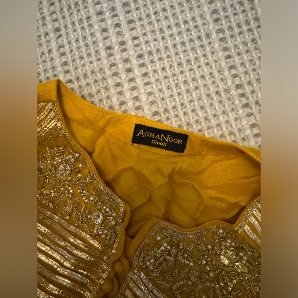 Agha noor small yellow outfit Pakistani - Picture 4 of 5